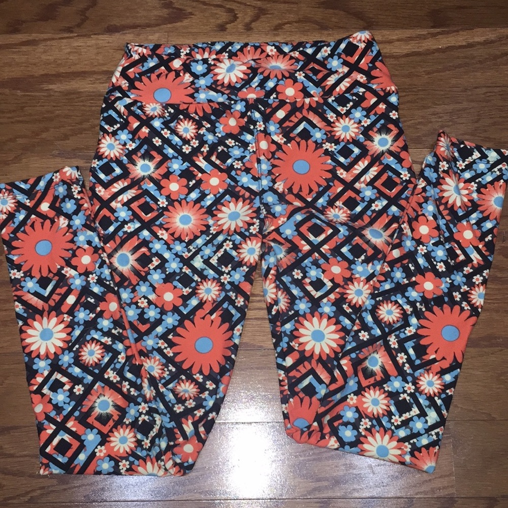 LulaRoe One size leggings EUC F-18